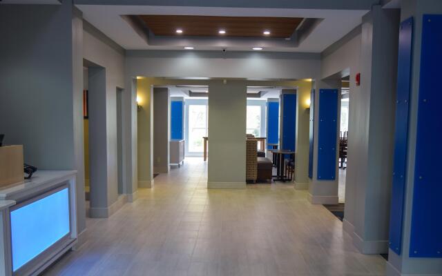 Holiday Inn Express & Suites Philadelphia - Mt. Laurel by IHG