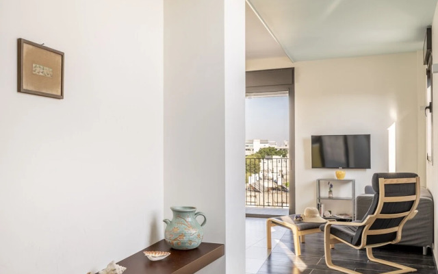New Boutique Apt With Balcony And City View