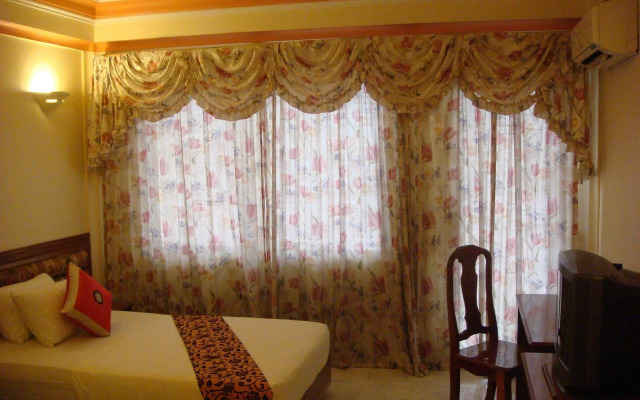 Lucky Star Hotel