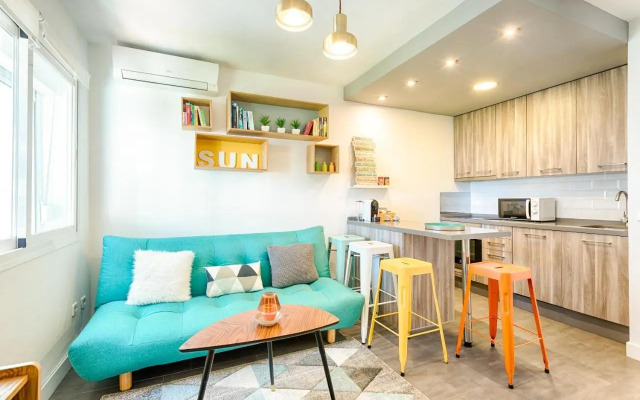 Beachside cosy apartment with pool