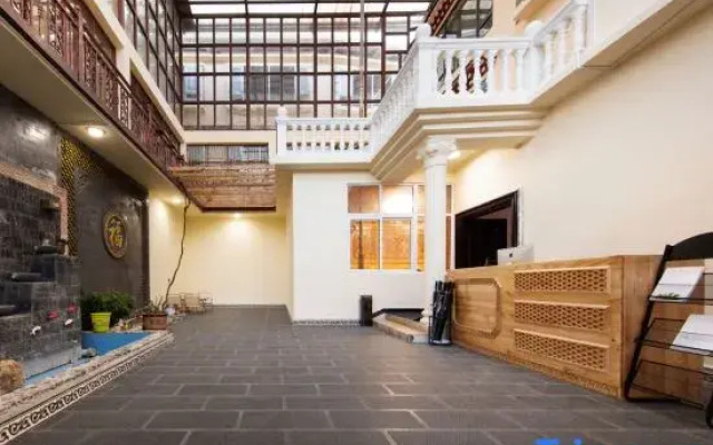 Shangri-La Qibei Homestay (Dukezong Ancient City)