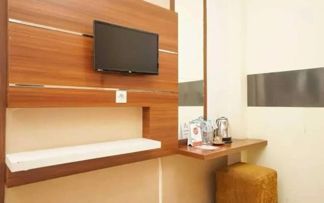 OYO 450 Semampir Residence