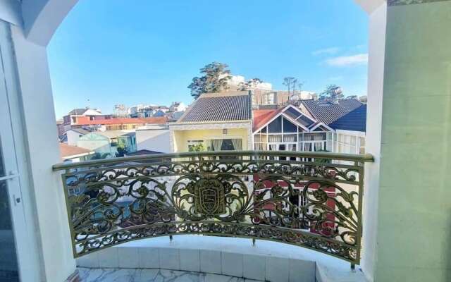 Van Quynh Hotel Dalat