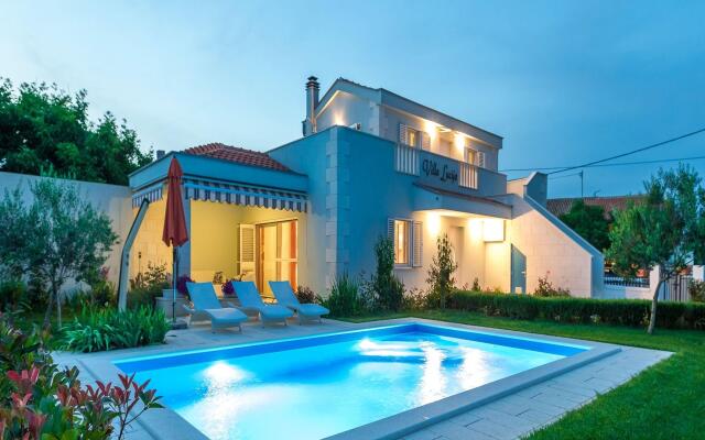 Gorgeous Villa in Vrsi with Swimming Pool