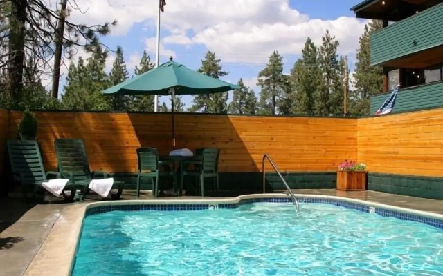 GetAways at Snow Lake Lodge