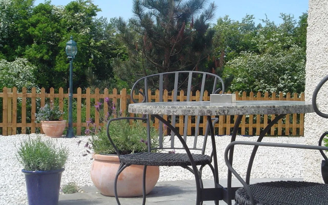 Aaron Glen Apartments