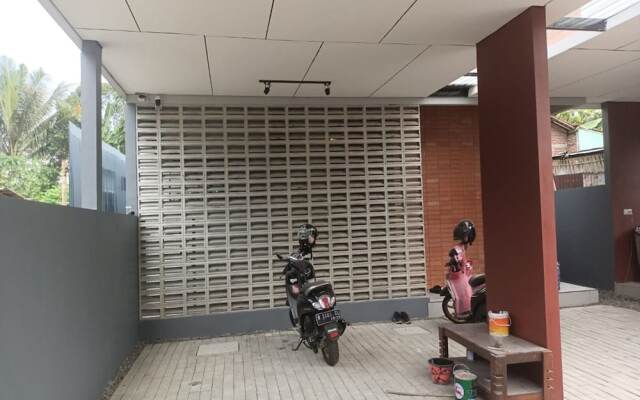 Super OYO 93514 Rubina Syariah Hotel