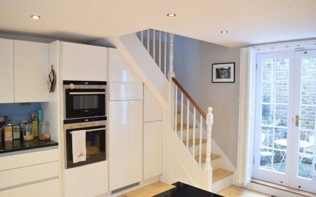 2 Bedroom House In Islington