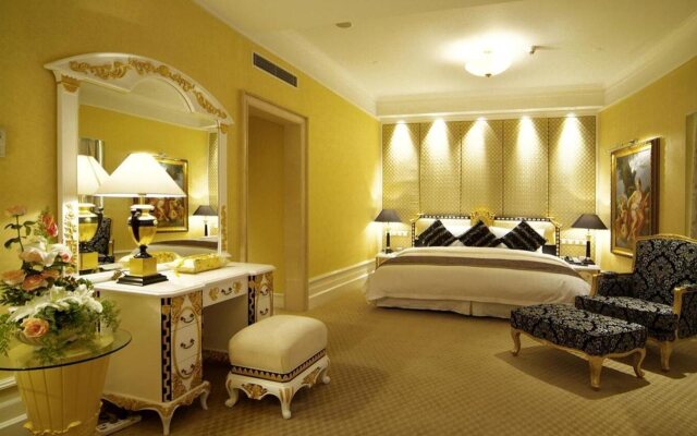 Howard Johnson Ginwa Plaza Hotel