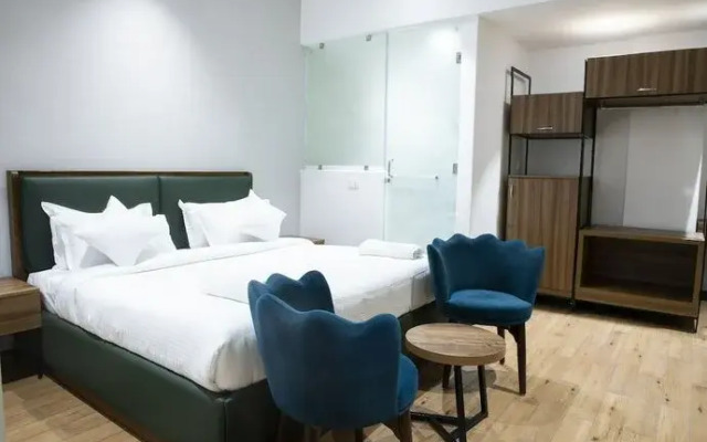 Lux 9 Suites And Studios