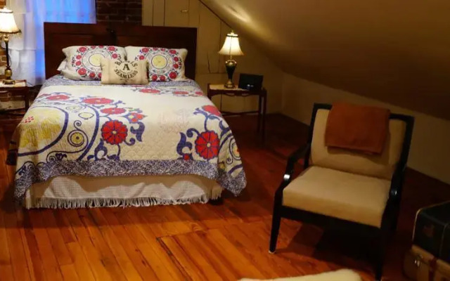 6th Street Guest House and Suites