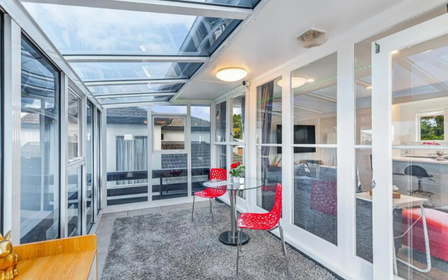 Freshly Renovated 3Br Ellerslie Home