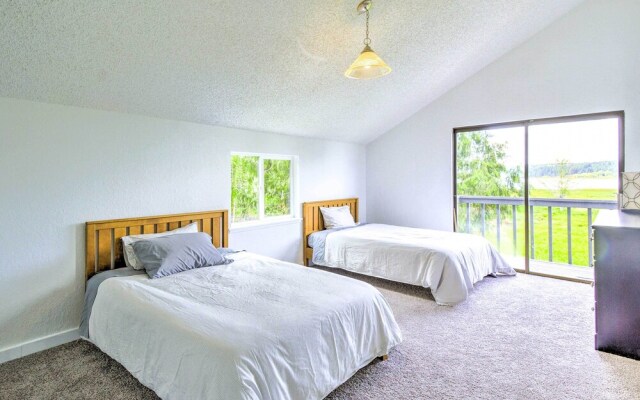 Stunning Hood Canal Getaway w/ Private Deck!