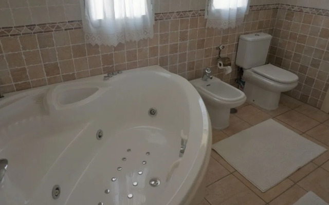 Villa in L'alfs del Pi With hot tub
