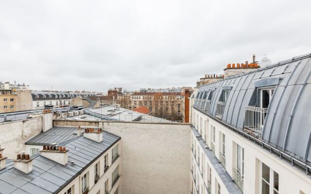 Rooftop Views By the Canal Saint-martin