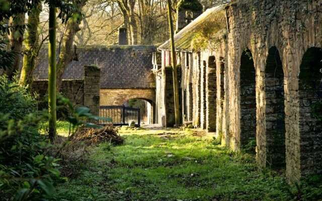 Roundwood House
