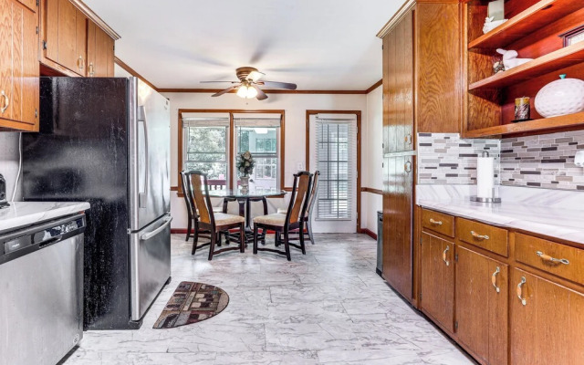 Pet-friendly House w/ Deck in Lawrenceville