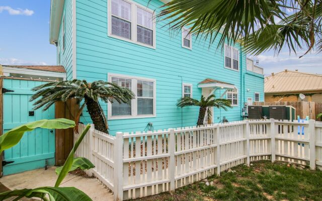 The Turquoise Turtle 4 Bedroom Home