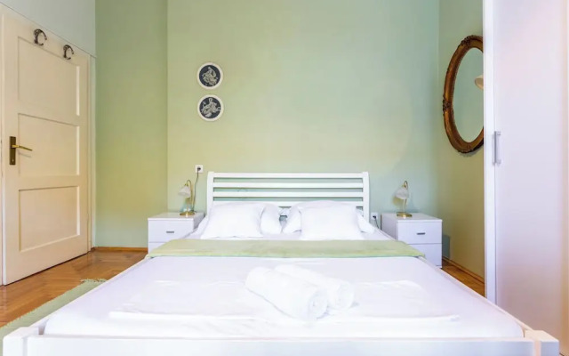 Traditional apartment Bacvice, 3 min walk to the beach