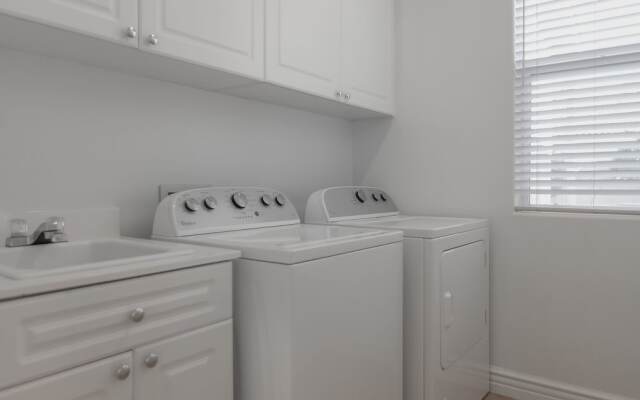 Aquarius of the Desert Six Bedroom House