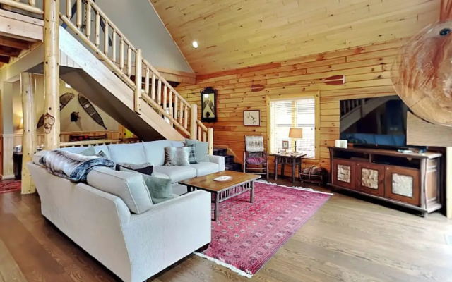 Bear Hollow Lodge by Taylor Made Deep Creek