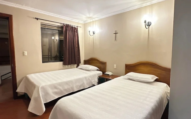 Hotel & Suites El Quijote