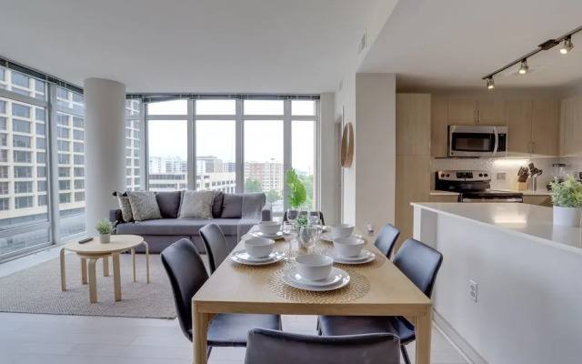 Wonderful 2BR Condo at Crystal City