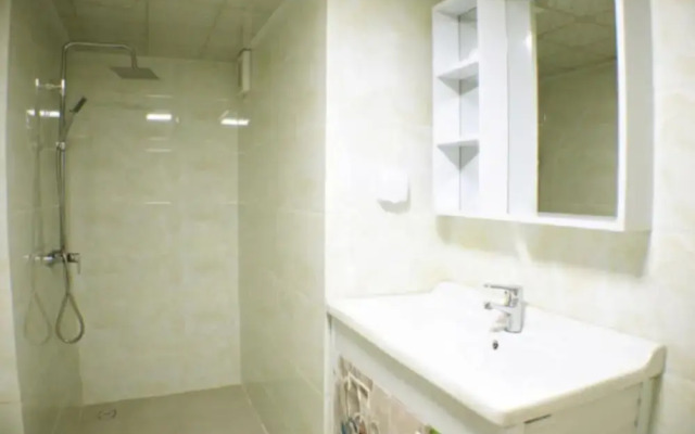Wanlong Apartment Xiangxue Branch