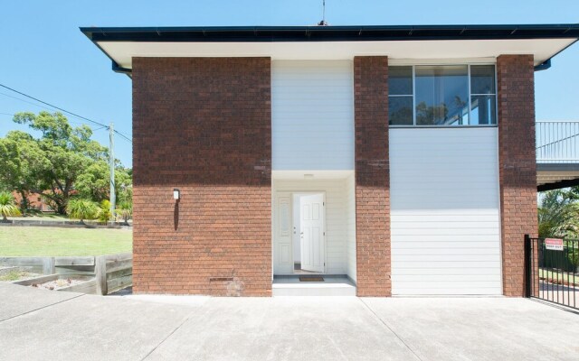 The Rest, 6 Flannel Flower Fairway