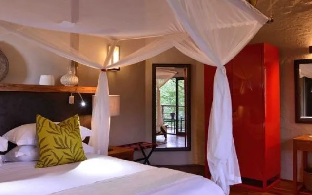 Victoria Falls Safari Suites