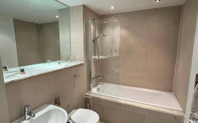 2 Bedrooms - Sleeps 4 - Parking - Petok