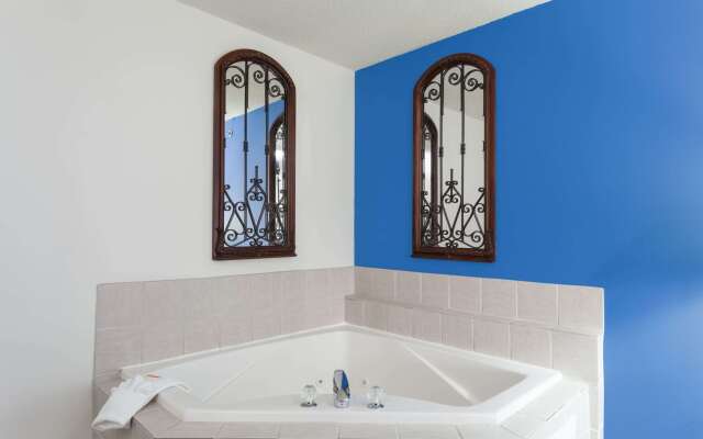 Days Inn & Suites by Wyndham Cambridge