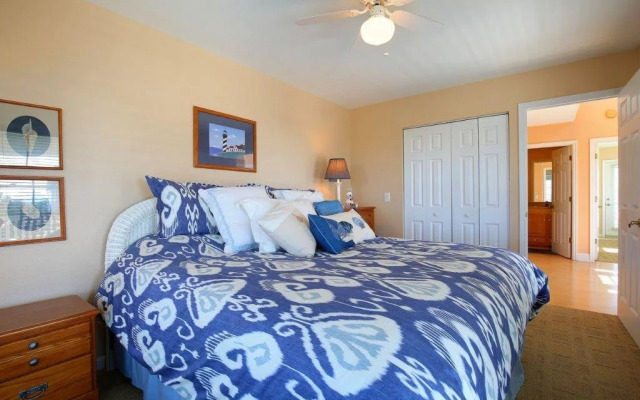 Stone's Throw - 5 Br Home