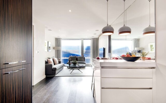 Bright Chelsea Grosvenor Waterside Apartment