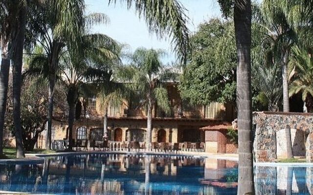 Jardi Hotel