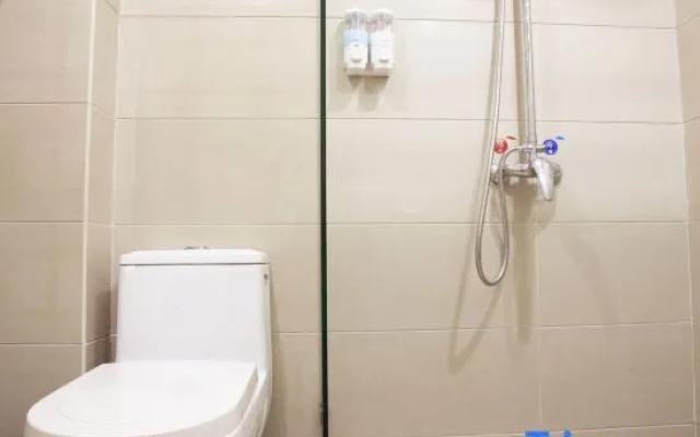 Boyue Zhenpin Hotel (Linhai Lucheng Road)