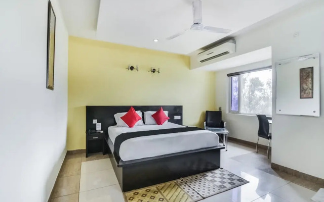 Capital O 38083 Grand Metro Hotel