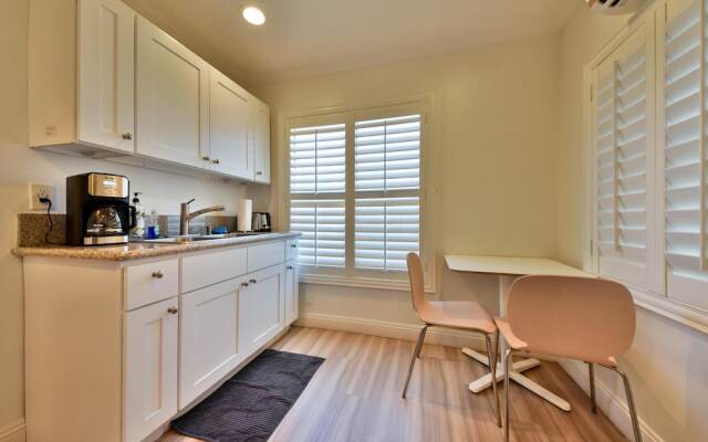 Lovely Modern Studio Near Disneyland, Bars, & Food