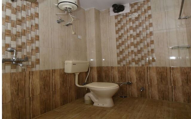 Oyo 38412 Kavya International