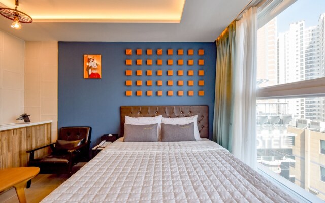 The SWEET Hotel