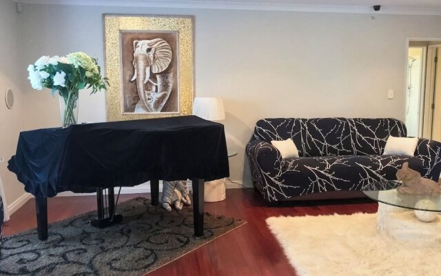 Howick Luxury Large Home