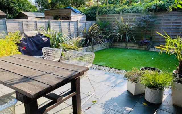 Modern, Quiet Garden Flat in Heart of Wimbledon