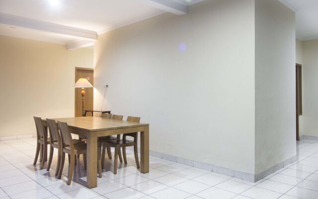 RedDoorz Plus near Stadion Mandala Krida