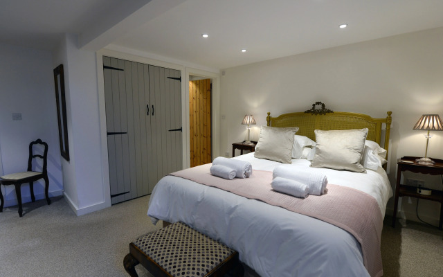 The Cwtch - Luxury Cottage, Sea Views, Pet Friendly