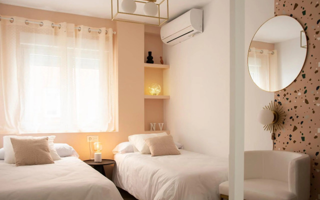 Duerme junto a la Plaza de Toros de Granada.