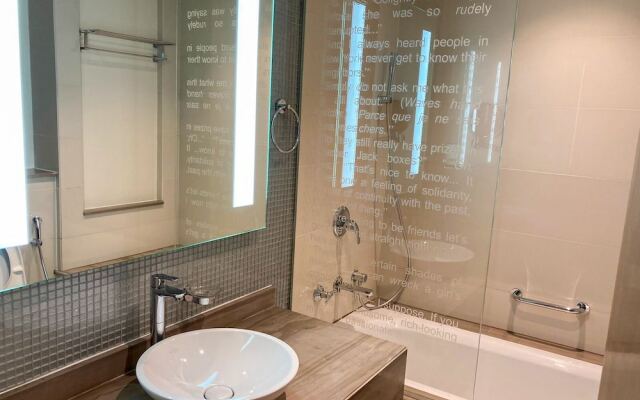 Stunning Fully Furnished 2 Bedroom in Paramount Prime Location Business bay