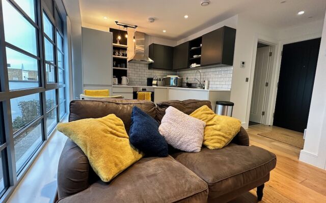 Modern & Stylish 1 Bedroom Flat