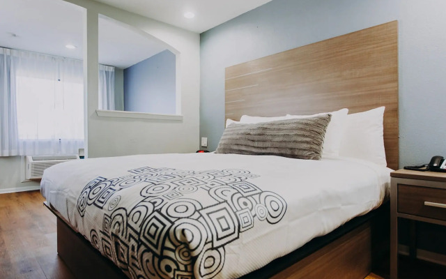 Scottish Inns and Suites - Near Kemah Boardwalk