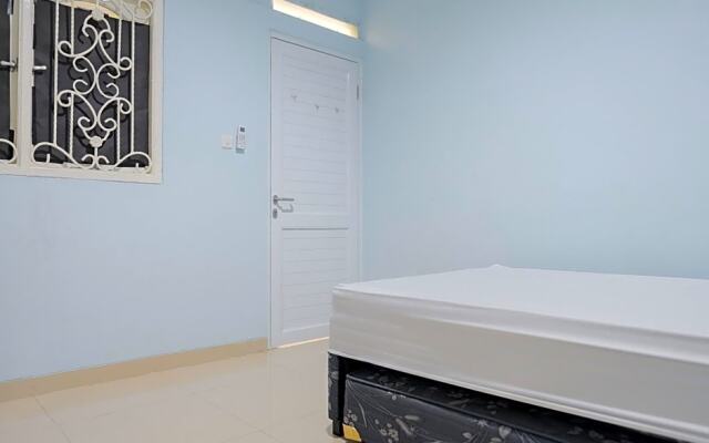 KoolKost Syariah near Green Pramuka Square Mall - Minimal Stay 6 Nights – Guest Rooms – Jakarta