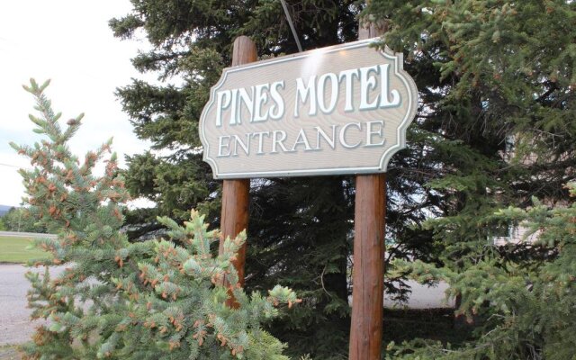 Pines Motel